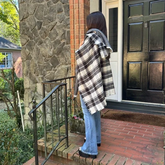 BOHO GORGEOUS KNIT PONCHO BLANKET SCARF - Picture 4 of 4